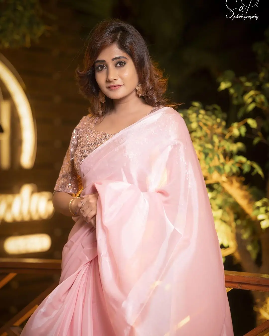 VASANTHI KRISHNAN WEARING PINK SAREE BLOUSE